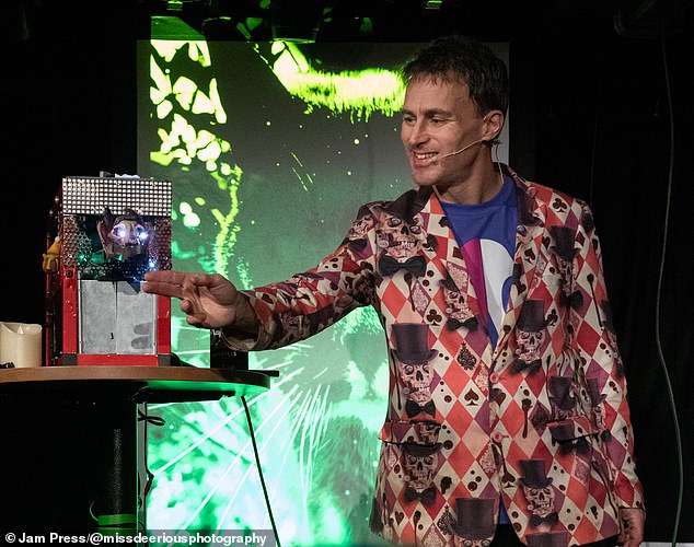 Robin's relationship with Lentil 2.0 has been so successful that he has even started a comedy tour with the robot cat