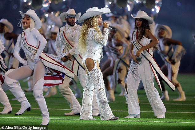 Knowles-Carter was certainly sledding — he performed a 15-minute, eight-song medley during the football game in which the Baltimore Ravens absolutely defeated the Houston Texans 31-2