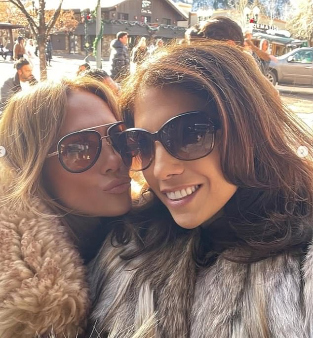 Jennifer, left, wrinkled as she posed next to sister Lynda in sunglasses