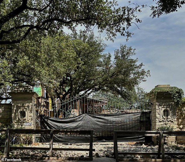 The house was originally designed by Dallas architect Herbert Greene, who also designed the Dallas National Bank Building, along with several buildings at the University of Texas at Austin.