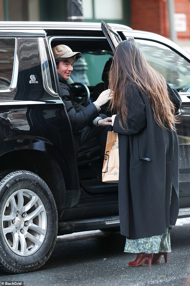 The radiant 44-year-old actress turned heads in a chic ensemble as she carried Shake Shack bags to their car, where her comedian partner, 42, waited in the backseat with a beaming smile.