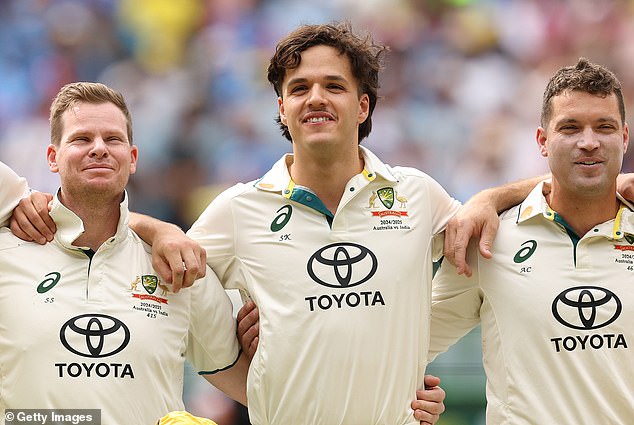 Pictured: Konstas (center) is flanked by teammates Steve Smith (left) and Alex Carey before the start of play on Thursday