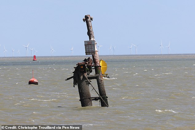 It is feared that the wreck still has enough explosive power to unleash a tidal wave in the Thames, earning it the nickname 'Doomsday Wreck'.