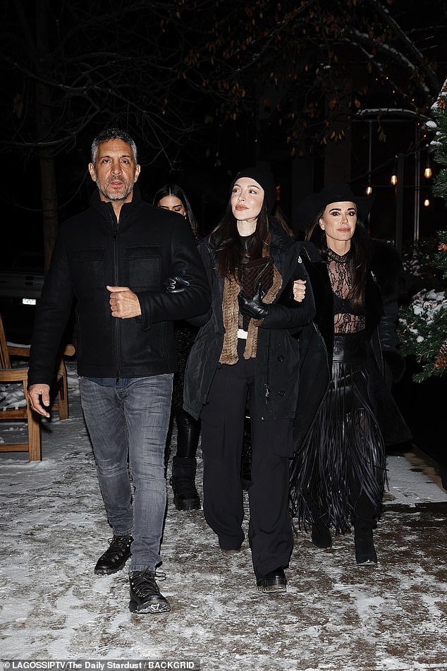 The trio went out for dinner together in the celebrity-favorite snowy city on Thursday evening