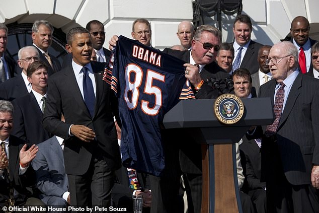 Obama welcomed the 1985 Super Bowl-winning Bears team to the White House in 2011