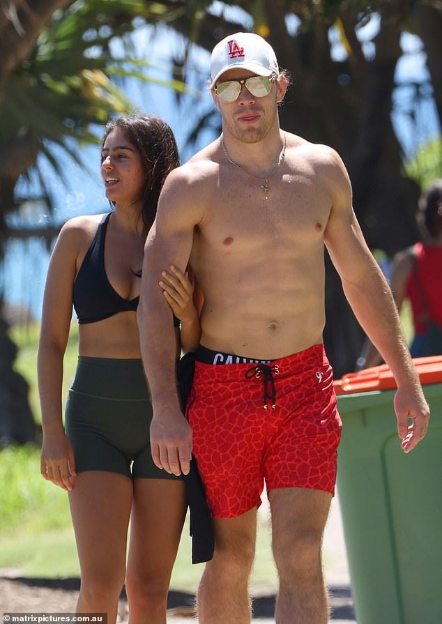 It looks like Jayden has found a new flame when he got up close and personal with a mystery brunette on the Gold Coast on Saturday.