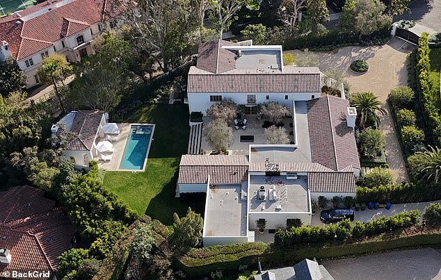 The Wall Street Journal reported last month that Seacrest, 50, has been contracted to buy an 11,000-square-foot home in the upscale LA neighborhood for $36 million.