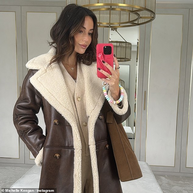 Michelle posed for a stunning mirror selfie before heading out for some Christmas shopping