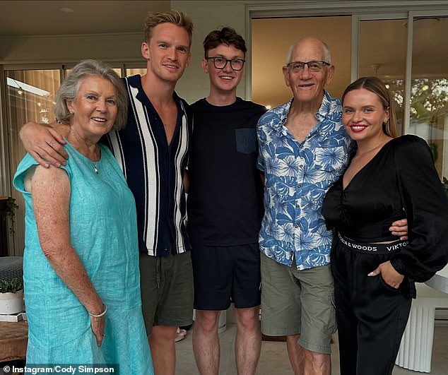 1735454259 538 Cody Simpson poses with his very attractive siblings in sweet