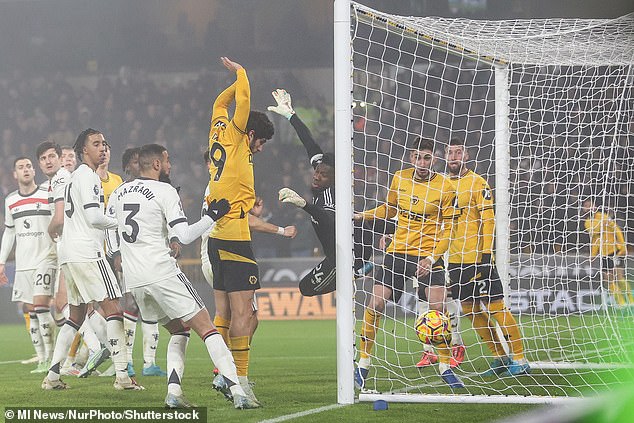 Onana was recently criticized for conceding straight from a corner in the 2-0 defeat against Wolves