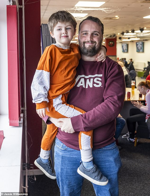 Greig Murray has vowed to 'sentend' his four-year-old son Finn to a life that supports Accies