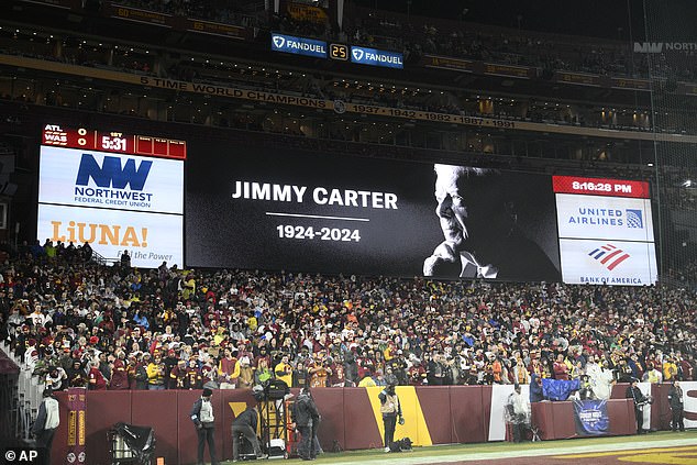 Before the start of Sunday Night Football, the Washington Commanders paid tribute to Carter