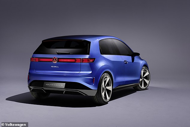 Expect 223 hp and a claimed range of 450 kilometers. And a GTI variant will also follow