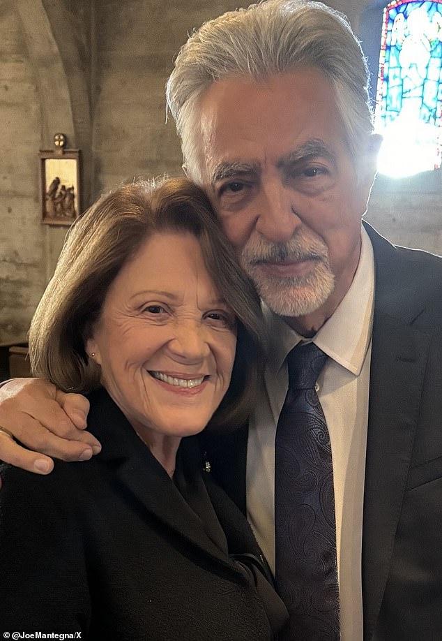 Actor Joe Mantegna posted a selfie with Linda as he paid his respects