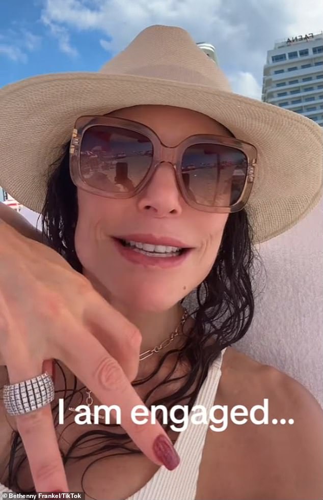 Bethenny explained on TikTok on Nov. 29, “This is what they call a flexible diamond ring and it is impossible to determine the size. So it only fits this hand'