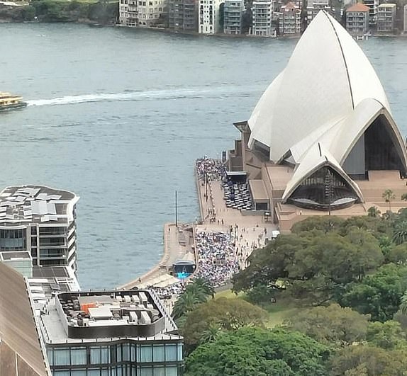 1735612293 834 New Years Eve Australia LIVE UPDATES Chaotic moment massive crowds