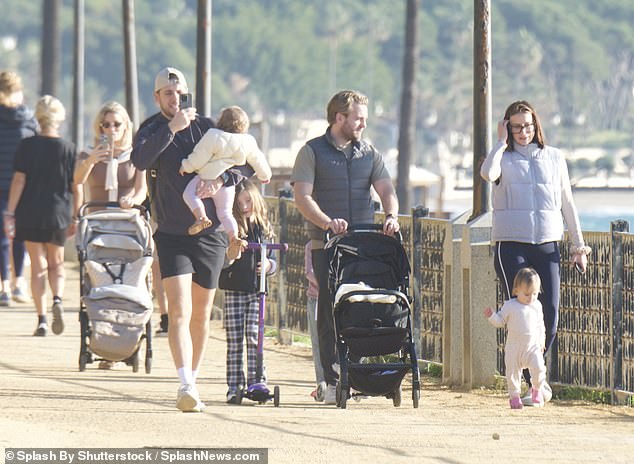 Proud father Lorri wore a khaki T-shirt with dark trousers and a pair of trainers for the outing