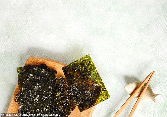 Microplastics get stuck on the surface of seaweed and stick to the small crevices and fibers