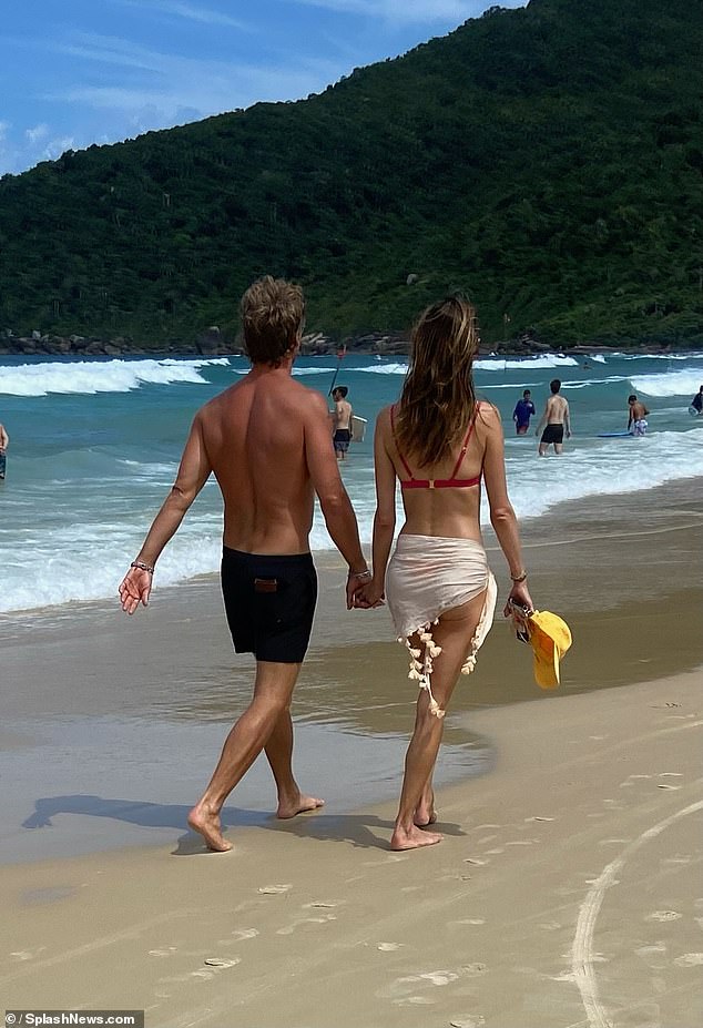 The 43-year-old supermodel brought her Australian jewelry designer boyfriend to her home country Brazil for a beach vacation