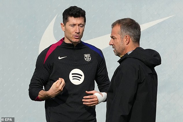 Barcelona boss Hansi Flick had a long one-on-one conversation with his star striker Robert Lewandoswki