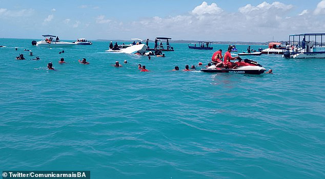 A catamaran with fifty people on board sank on a beach in Maragogi, Brazil on Friday. Silvio Romão, a 76-year-old resident of the southeastern state of São Paulo, died in the accident