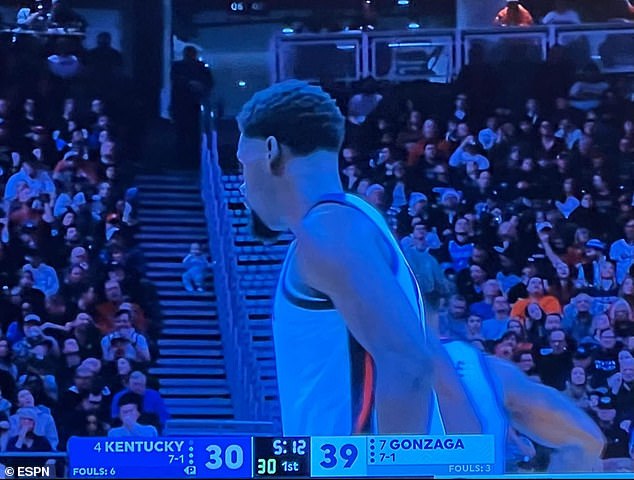 Fans were stunned when a baby stood alone on the steps during the Kentucky-Gonzaga game