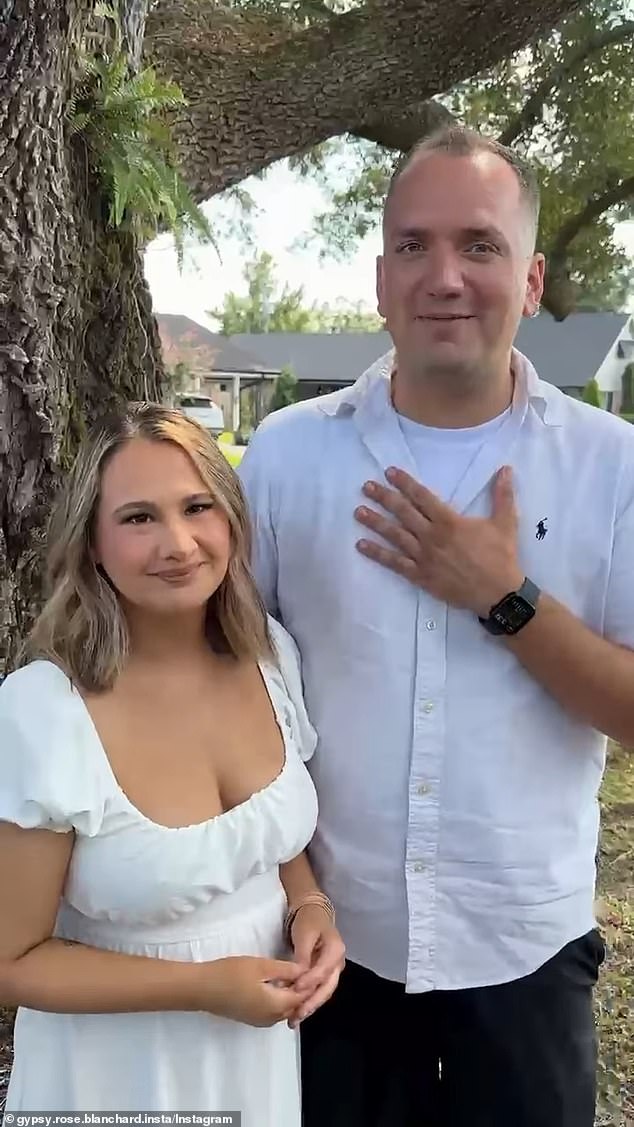 After their divorce, she reconnected with her ex-fiancé Ken Uker, and the couple are now expecting their first child together