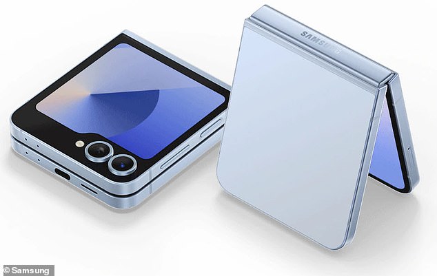 The impression of ChatGPT is similar to that of the competitor Samsung Galaxy Z Flip, which was first released in 2020. In the photo the Samsung Galaxy Z Flip 6, released in 2024