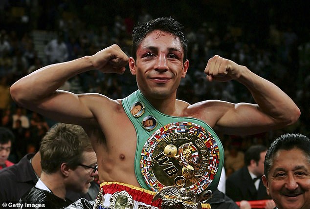 Three-time world champion Israel Vazquez has tragically passed away at the age of 46 after a battle with cancer