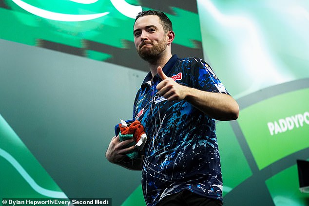 The feud will continue after the world number one set up a last-16 clash with Wright