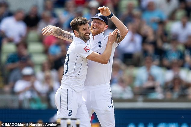 Mark Wood (left) achieved paces of up to 92 meters per hour during training on Wednesday