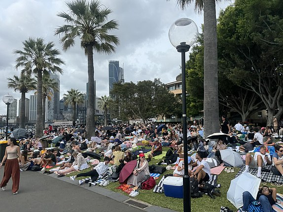 New Years Eve Australia LIVE UPDATES Chaotic moment massive crowds