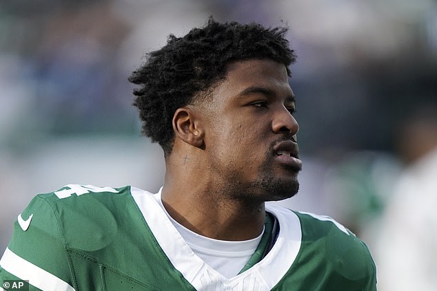 New York Jets cornerback DJ Reed left the officials after a loss to the Seahawks on Sunday