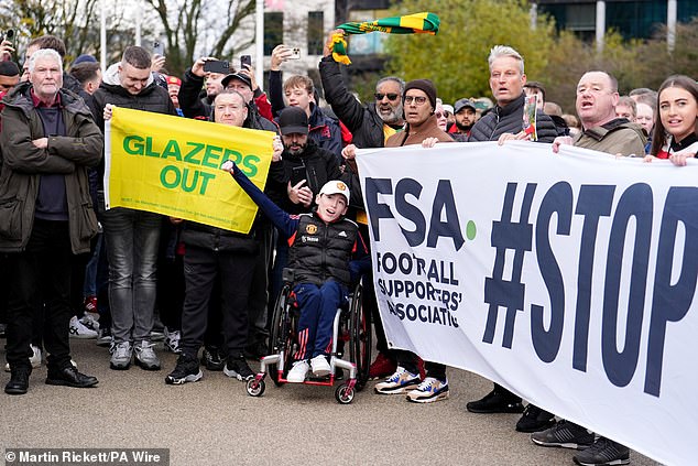 Hundreds of Manchester United fans protested ahead of Sunday's match against Everton