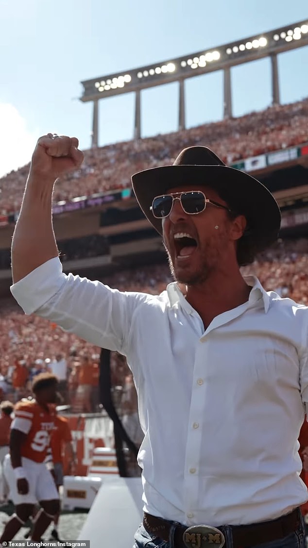 The 55-year-old Oscar winner seemed excited to cheer on his alma mater, the University of Texas at Austin, but unfortunately the Georgia Bulldogs defeated the Texas Longhorns 22-19.