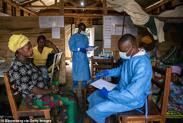 Above is a doctor speaking to a patient about the treatment of monkeypox in the South Kivu region in September this year