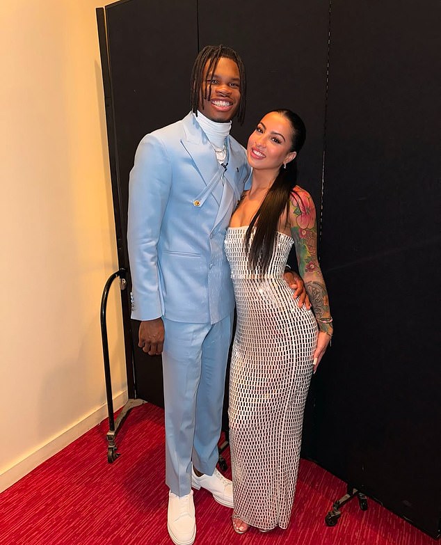 Social media blew up when Travis Hunter thanked his fiancée in front of his mother after winning the Heisman Trophy on Saturday night