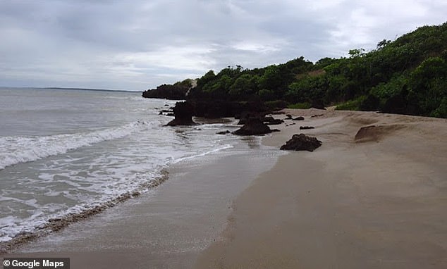 Middle Beach, also known as Dharrpamiwuy, is described 'as the perfect place to sit and enjoy the surroundings'