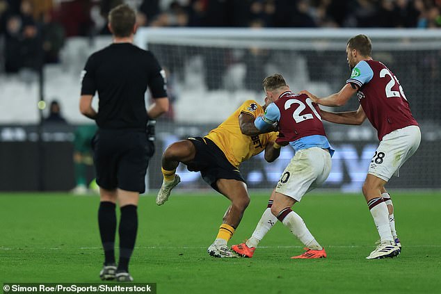 Wolves captain Mario Lemina THROWS West Ham star Jarrod Bowen