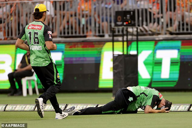 Worrying scenes unfold in opening Big Bash clash as Melbourne