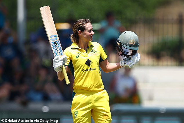 Ellyse Perry played for both the Matildas and Australian cricket teams at international level for a time