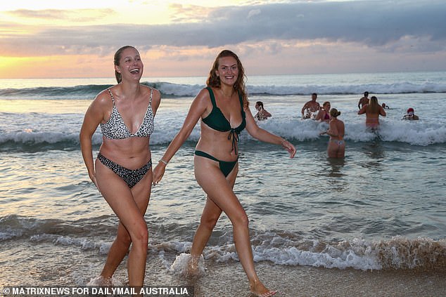 Some Bondi visitors took the opportunity to freshen up with a morning swim