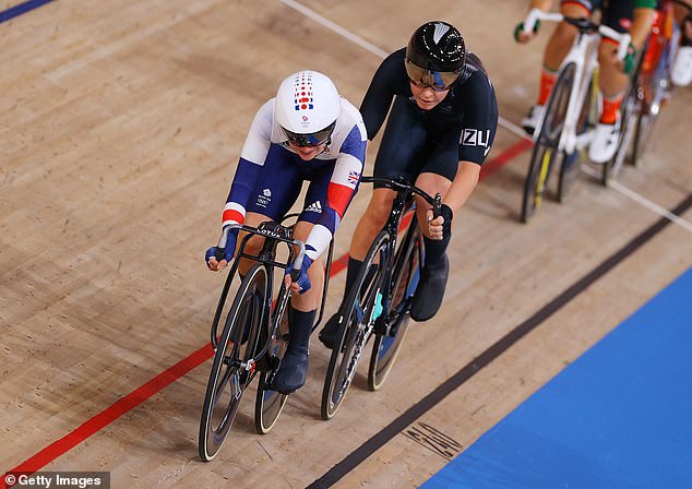 Laura Kenny of Team Great Britain and Holly Edmondston of Team New Zealand sprint during the Women's Omnium points race