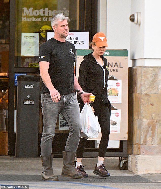 The couple was later seen getting some produce and a green drink from Mother's Market