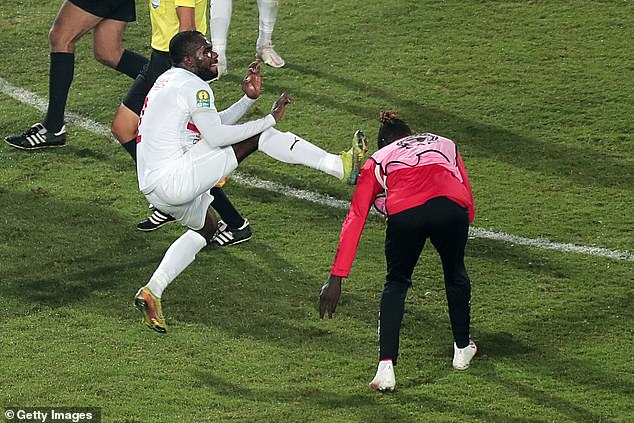 Zamalek's Kabongo Kasongo takes aim at Al Ahly's Aliou Badji during a 2020 Cairo derby