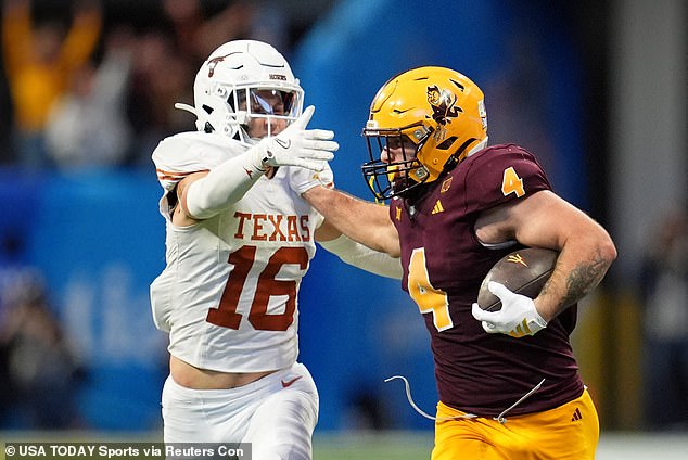 The star brushed off the difficult moment and delivered a stunning revival of Peach Bowl