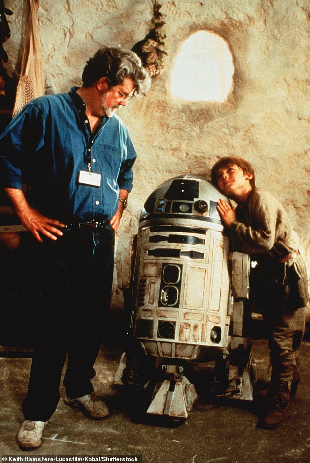 However, after selling the Star Wars rights to Disney, Lucas did not hesitate to express his dissatisfaction with The Force Awakens, the first film in the franchise after the sale; (with Jake Lloyd for Star Wars Episode I - The Phantom Menace - 1999)