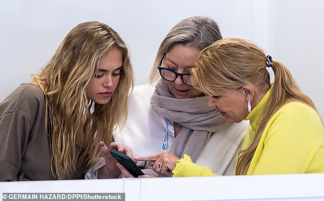 Hasanovic, Sabine Kehm and Michael's wife Corinna Schumacher during a race last year