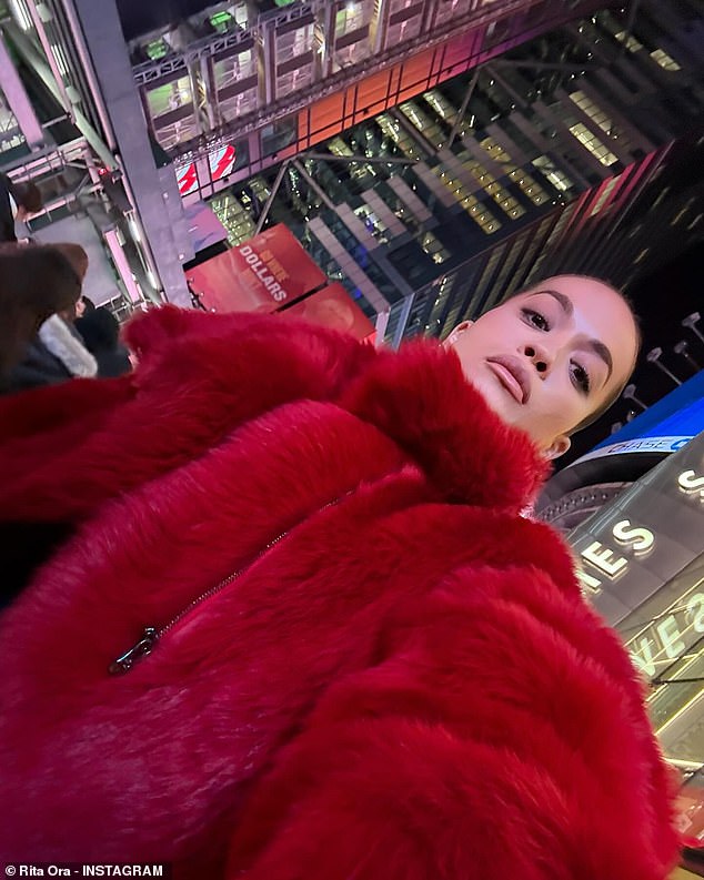 Rita looked incredibly stylish in the snap, wearing a red faux fur jacket