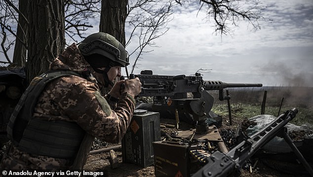 Ukrainian soldiers shoot targets on the front line towards the city of Ugledar, Donetsk